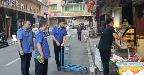 峨邊 “城鄉(xiāng)環(huán)衛(wèi)一體化”讓城更美街更靚